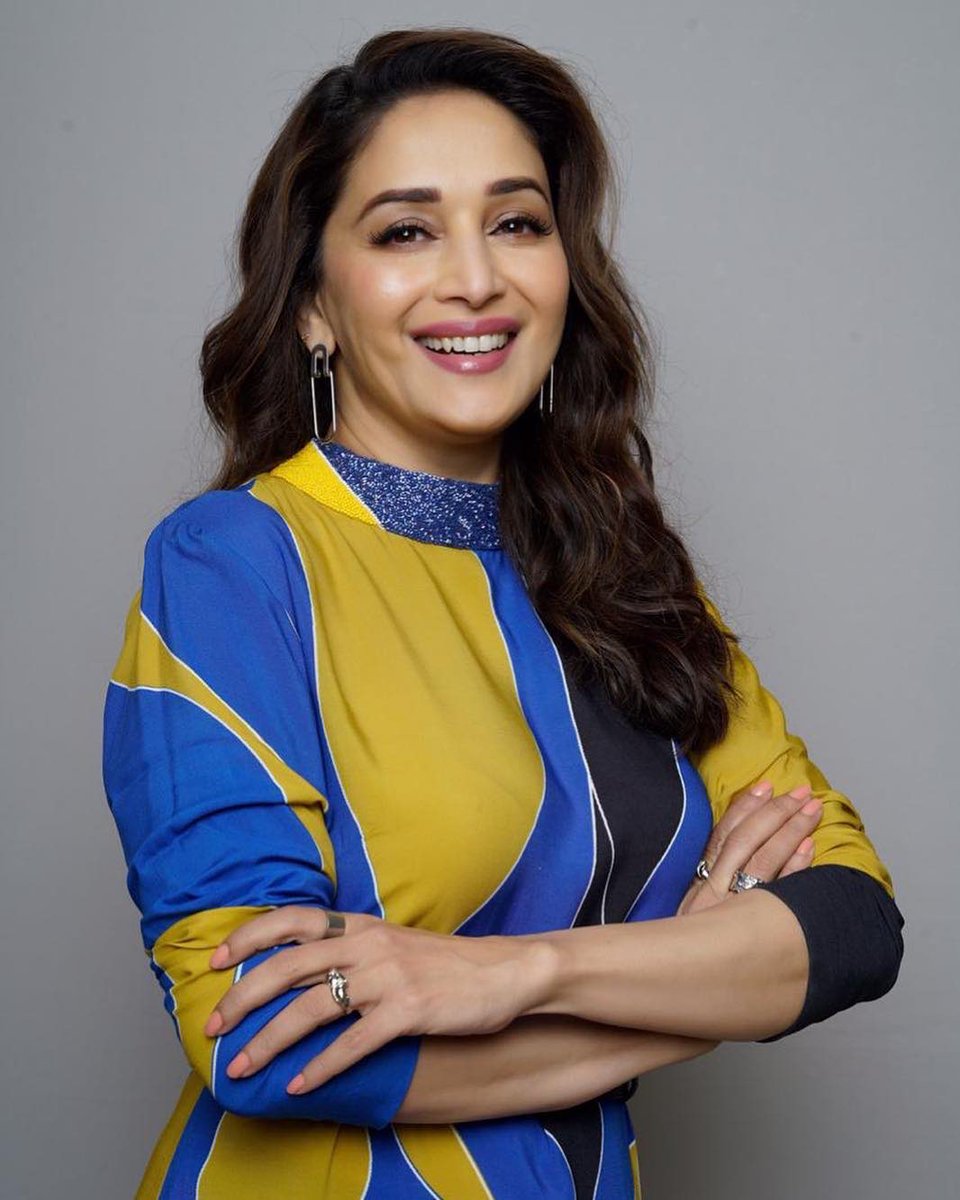 This #smile can still win a #million hearts!!! #filmiduniya🎬🎥 #BOLLYWOOD #madhuridixit #mads #dhakdhakgirl #totaldhamaalpromotions #laughriot