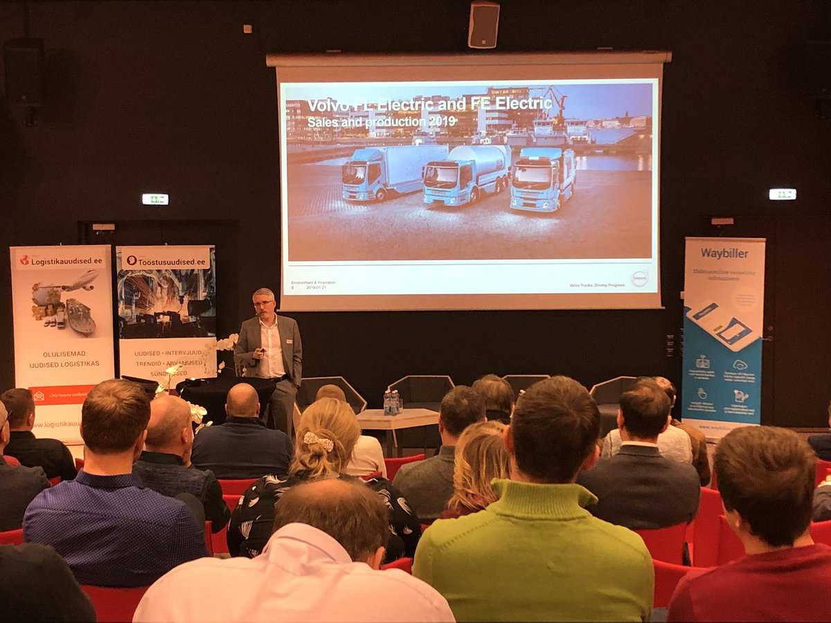 VolvoTrucksEE's tweet image. @MrtenssonLars (@VolvoTrucks innovatsioonijuht) ütleb, et muutuste aeg on käes. Diiseltehnoloogiale on kõrvale tulnud elektri- ja LNG veokid. #VolvoTrucks #VolvoEstonia #DrivingProgress