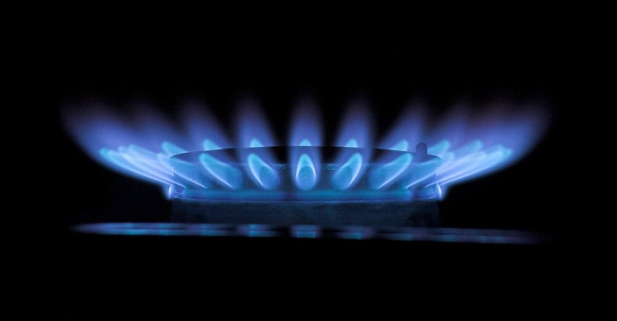 HH_Installaties's tweet photo. Een gasgestookte CV ketel als verwarmingsinstallatie wordt steeds duurder vanwege de stijgende belastingtarieven voor gas. Voor bijna iedere woningeigenaar is het lonend om het gasverbruik te verlagen. Hoe doe je dat? Lees het in deze blog: https://t.co/zGVSjtd6r4 https://t.co/io4lceoDYI