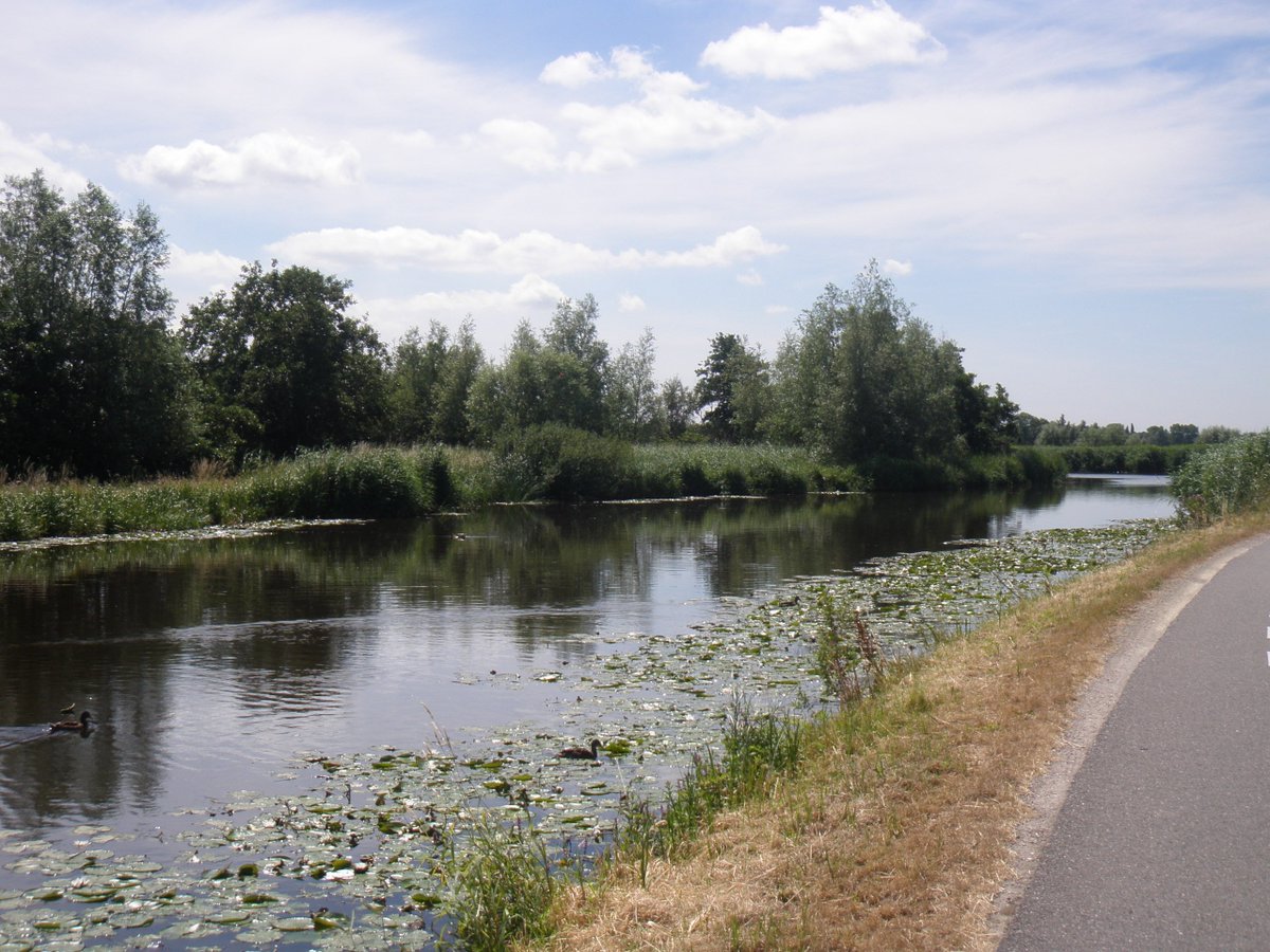 clarescens's tweet photo. Laten we niet vergeten dat het gebied van waterschap Amstel, Gooi en Vecht @waterschapagv ook landschappelijk een verzameling sieraden heeft: denk aan de veenriviertjes om polder de #RondeHoep en #Botshol: #Waver, #Bullewijk, #Angstel en #Amstel https://t.co/vRIC1YzOML