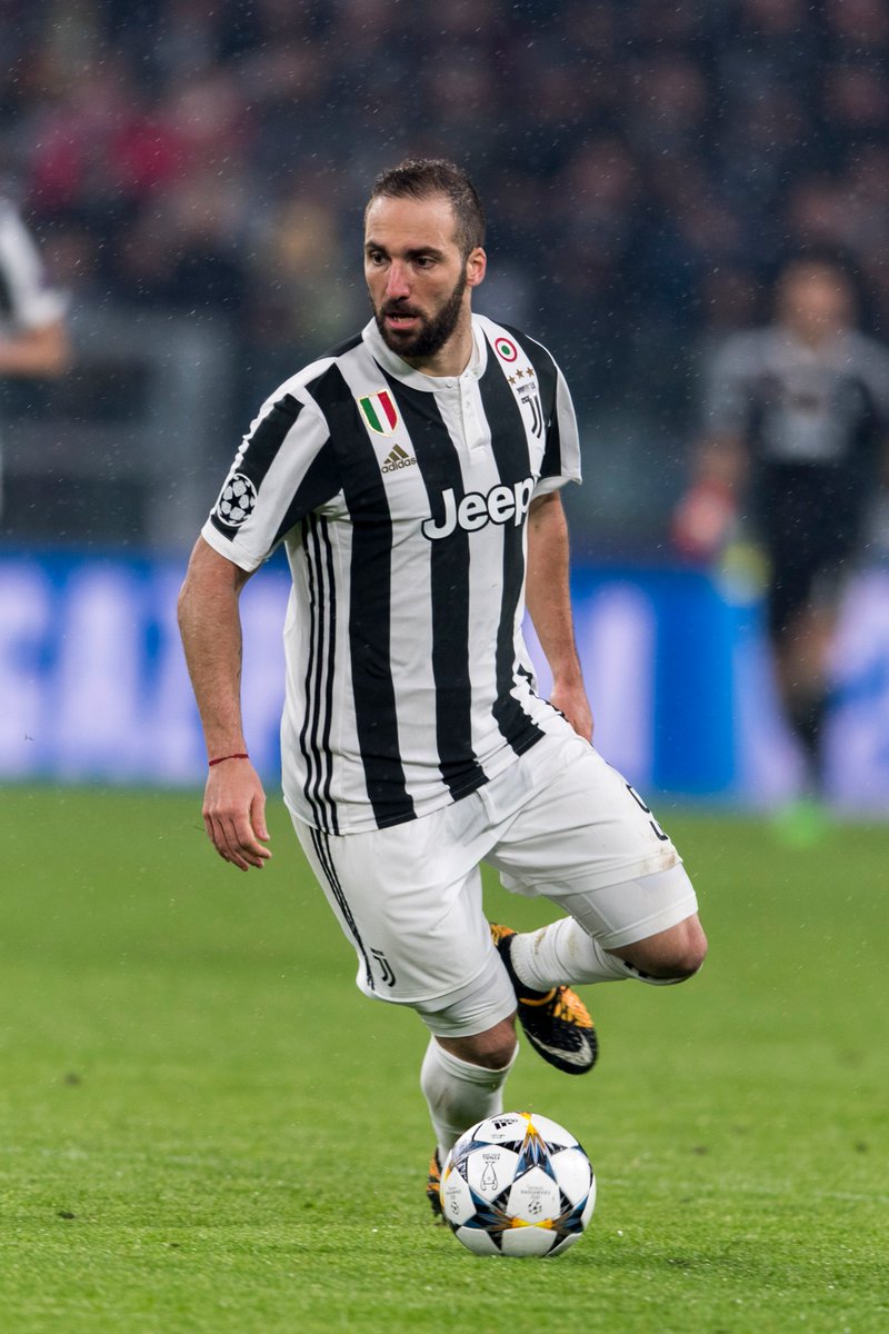 FootyAccums's tweet photo. Potentially a huge mistake from Chelsea...

Gonzalo Higuain has never played in a country that has a Greggs.

If he discovers their sausage rolls, it could be all over. https://t.co/dqWzKTmNFl