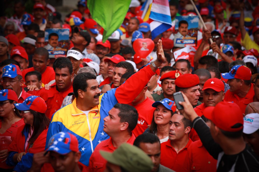 baer_ve's tweet photo. #LealesSiempreTraidoresNunca #23Ene hoy más que nunca junto al pueblo y nuestro Pdte @NicolasMaduro reafirmamos la democracia participativa y protagónica @MUSURRA @TransporteGobVe @baerlafria @Aeropuertobna https://t.co/wDPTEBttTo