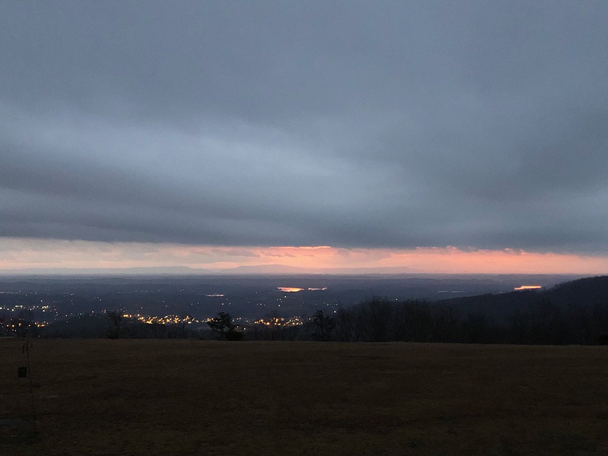 sanditrac's tweet image. Looks as if we have rain starting soon this morning.....