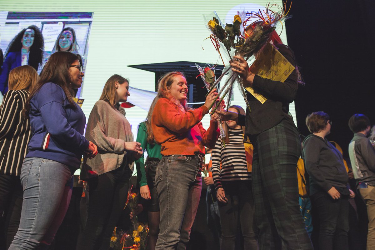 Madeby020's tweet photo. #Throwbackwednesday
Alweer een week geleden stonden alle Made by 020 studenten te shinen op het Eindevent. 🎈Hierbij sfeerimpressie van deze fantastische avond.
Nogmaals dank aan alle bedrijven die dit mogelijk hebben gemaakt.🙏 https://t.co/JlD9h6UZZk