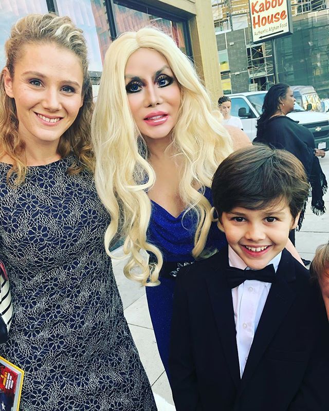 DawnaLeeHeising's tweet photo. With two of the stars of Art of the Dead, Mindy and Jonah Gilkerson, at the film’s premiere! #artofthedead #artofthedeadmovie #mindygilkerson #jonahgilkerson #mahalbrothers #horrorfilm #setlife #actorslife https://t.co/UeApJ1Ej1Z https://t.co/ApyoeTmGVk