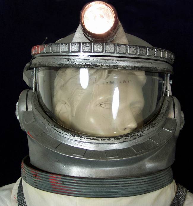 Reddwarfzone's tweet photo. Two weeks PD, Lister. Dismissed. #ClassicListerSuitsWeek #RDCostumes #PropStore #RDProps #thepropstop https://t.co/KKGoLmUd3H