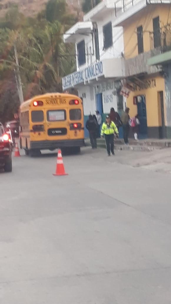 CPmtvc's tweet photo. #InfoPmtVc

#HoraEscolar
 
Para que nuestros niños se sientan seguros al momento de dirigirse a su centro educativo agentes de #PmtVc continúan brindando #SeguridadVial en varios puntos de nuestro municipio. https://t.co/lpur8M7g4z