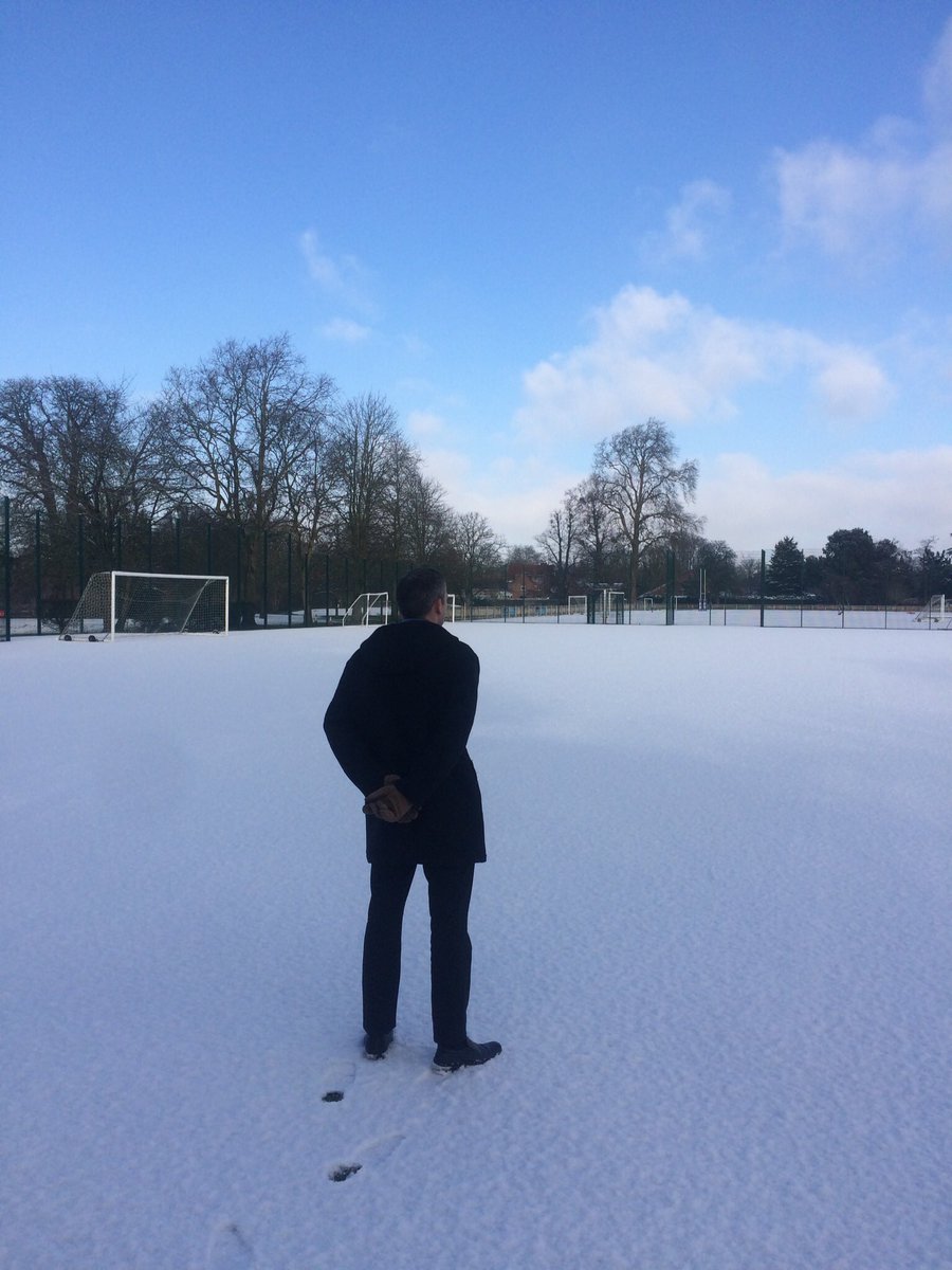 EHFC2013's tweet photo. Ahead of the new season in the @leisureleagues Marlow Premier Division. EHFCโs warm weather training camp has been cancelled. Head Groundsman #ChrisSmithWeekly deems the pitch unplayable. #lightdusting #balltest https://t.co/ihL0rqbgPD