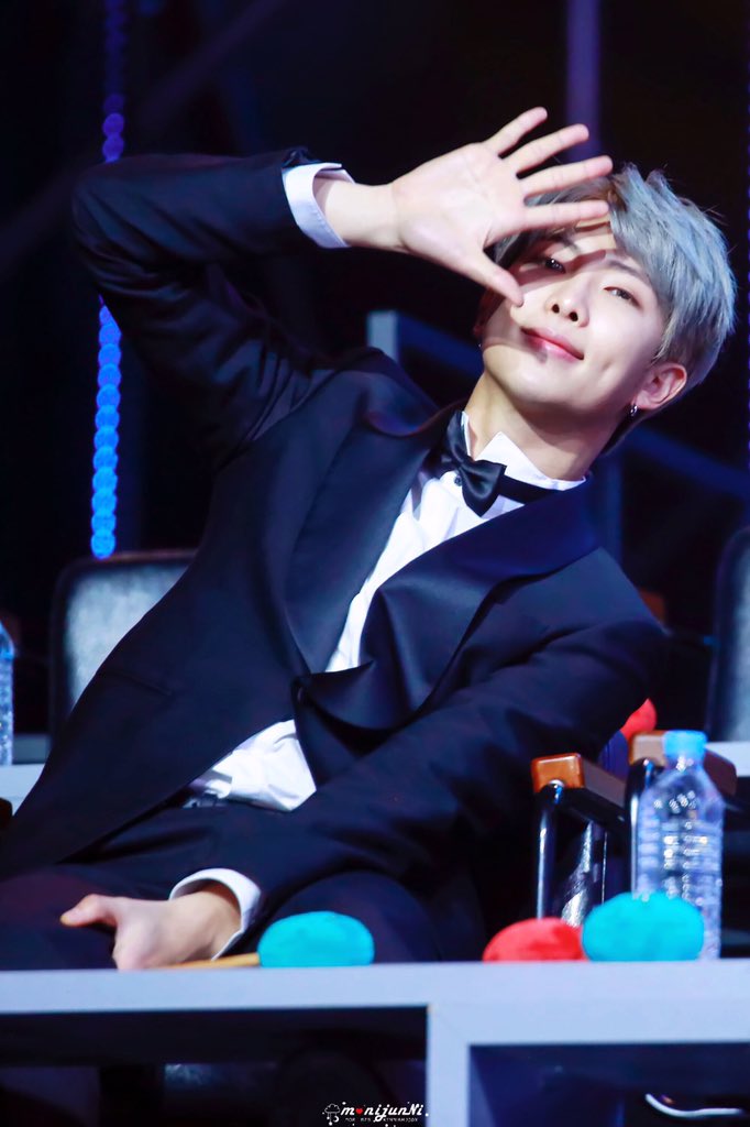 MoNiJunNi's tweet photo. 190105 골디 

#방탄소년단 #bts #김남준 #RM #NAMJOON @BTS_twt https://t.co/1txmiyjxyq