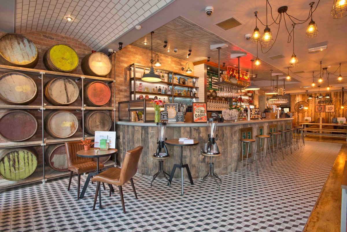 PembrookDesign's tweet image. One of many Pembrook designs for #Stonegate - #Block &amp;amp; #Gasket - described as #Hipster' &amp;amp; #Chic - #Weybridge

Go grab your cask and craft beers as well as an array of gins!

See more here: getsurrey.co.uk/news/surrey-ne…