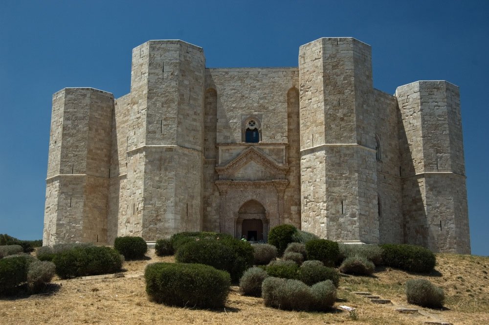 SiestoFelipe's tweet photo. Recent readings reminded me of other notable literature published lately about the function and meaning of mysterious historical buildings. One that comes to mind is the outstanding work by Dr. G. Fallacara and Dr. U. Occhinegro of @PolibaOfficial on Castel del Monte, in Apulia https://t.co/zfLNxSm1Lg