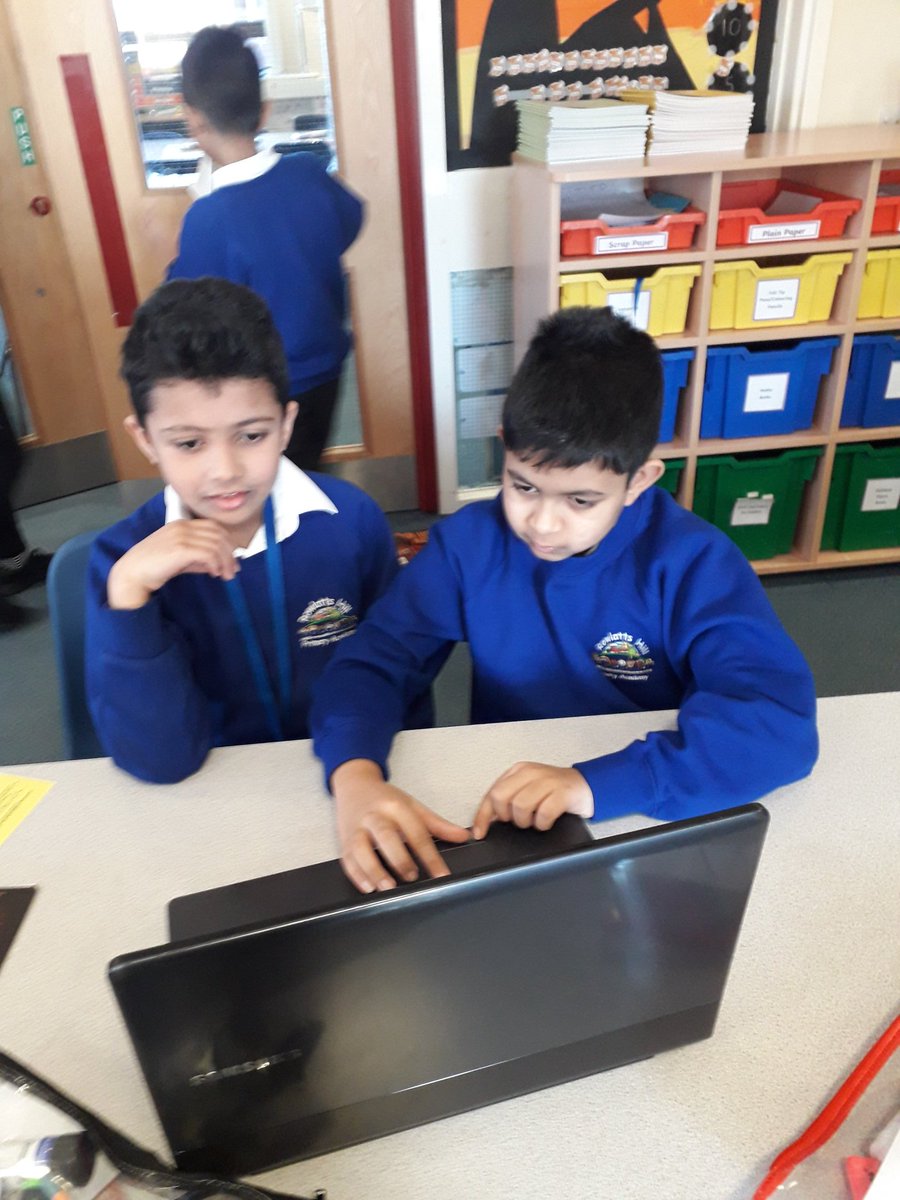 Rowlatts_TMET's tweet photo. Class Courage Year 5 are enjoying their coding session! #rhcomputing #enjoyment #creativity https://t.co/xHLpPdCwVA