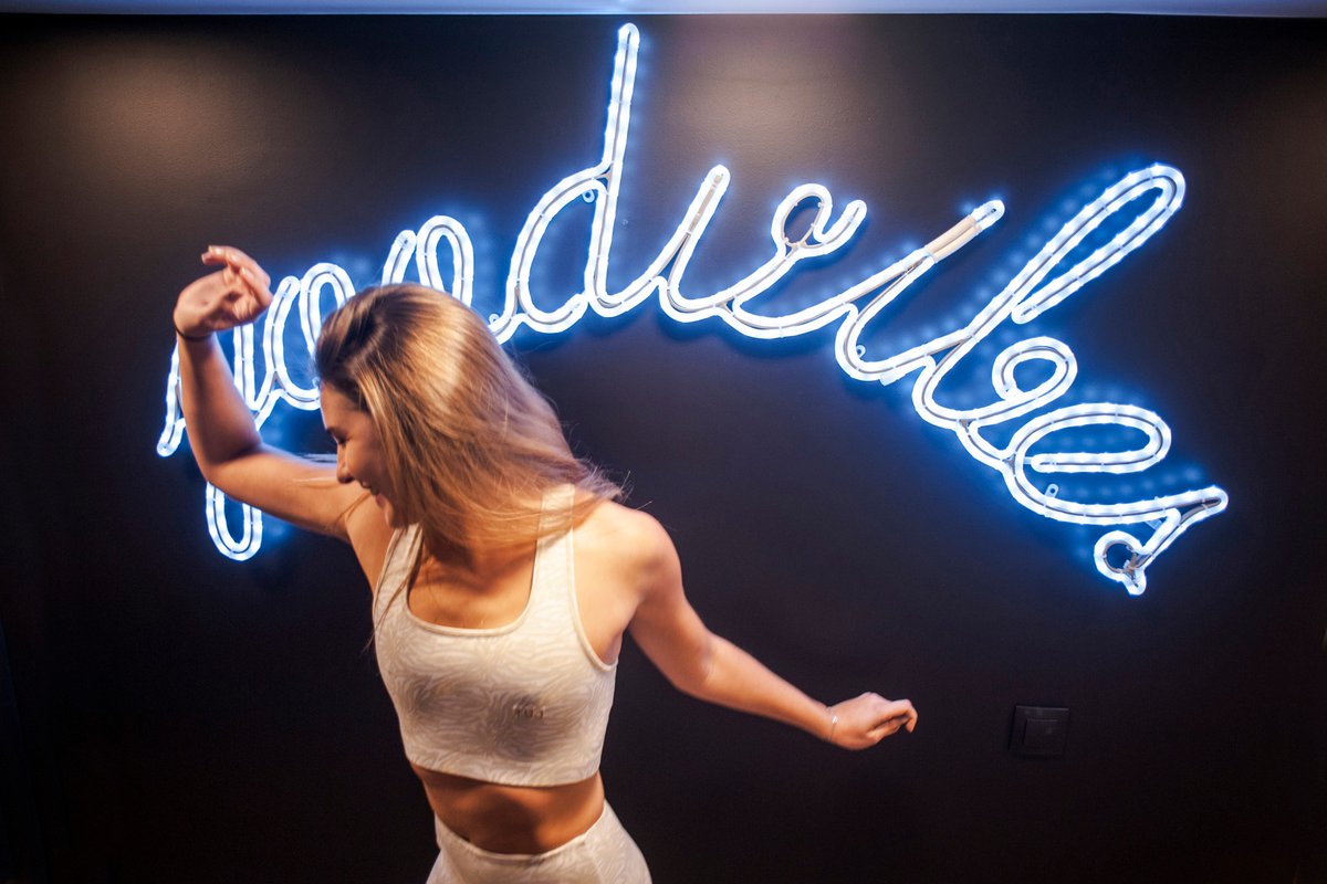 ⚡️ Good vibes only at our new #yujyogastudio Wagram

Shop the look 
👉 yuj.fr/collections/br…
👉 yuj.fr/products/leggi…

#yoga #yogastudio #yogawear #activewear #paris #yogaflow #outfit #yogaclass #hotyoga