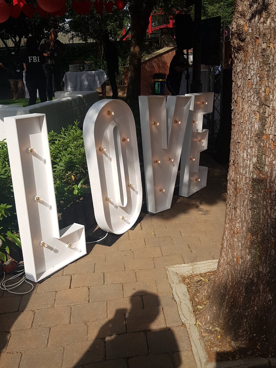 TshisaLIVE's tweet image. We found love in a pavement place #FindingTheOne #MNetCaseFile