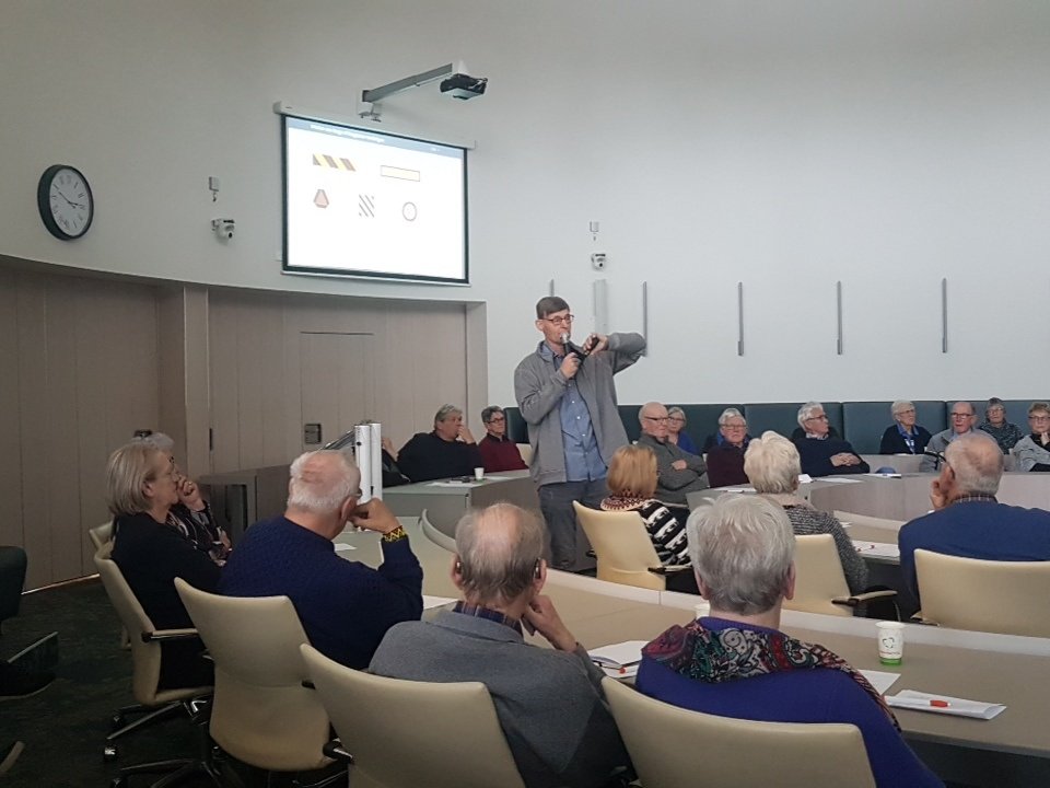 Vandaag opfriscursus <a href="/VeiligVerkeer/">Veilig Verkeer Nederland</a> in de @gemeenteDchem gegeven door Eddy ten Broeke. Met Openingswoord van Rens Steintjes