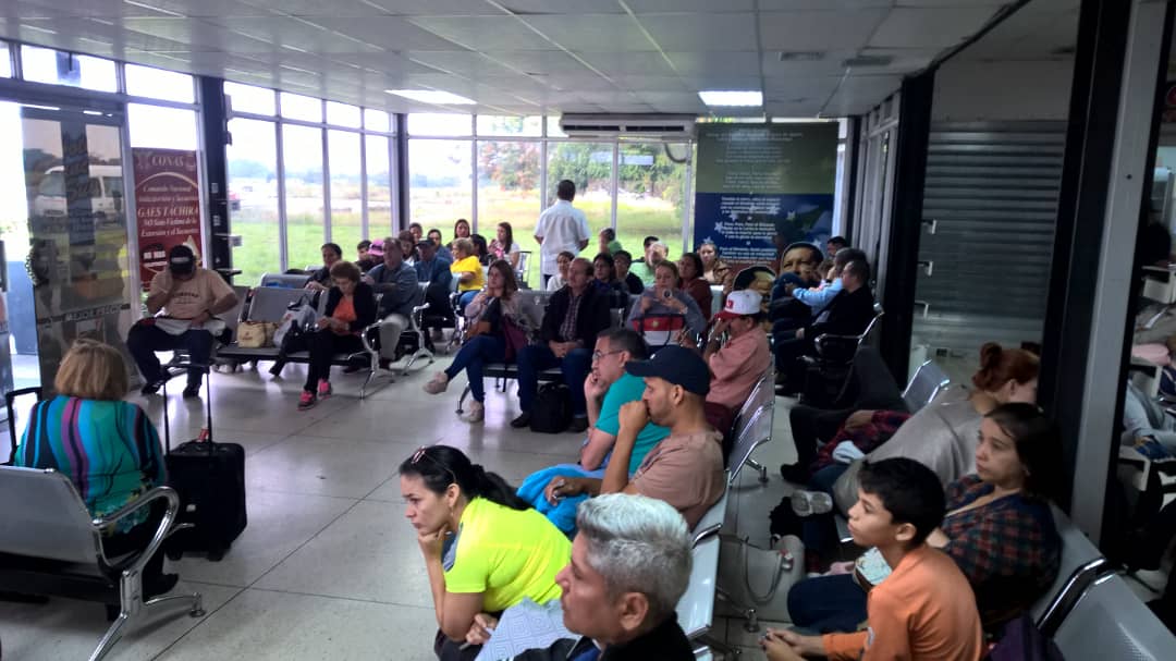 baer_ve's tweet photo. #LealesSiempreTraidoresNunca #MisionTransporteEnLaCalleConNicolas con trabajo y compromiso se construye la Patria #23Ene desarrollo de operaciones en nuestro Aeropuerto "Francisco García de Hevia" @baerlafria @Santo_Doming @MUSURRA @jl77montenegro @jl77montenegro https://t.co/eHu9NqRWt9