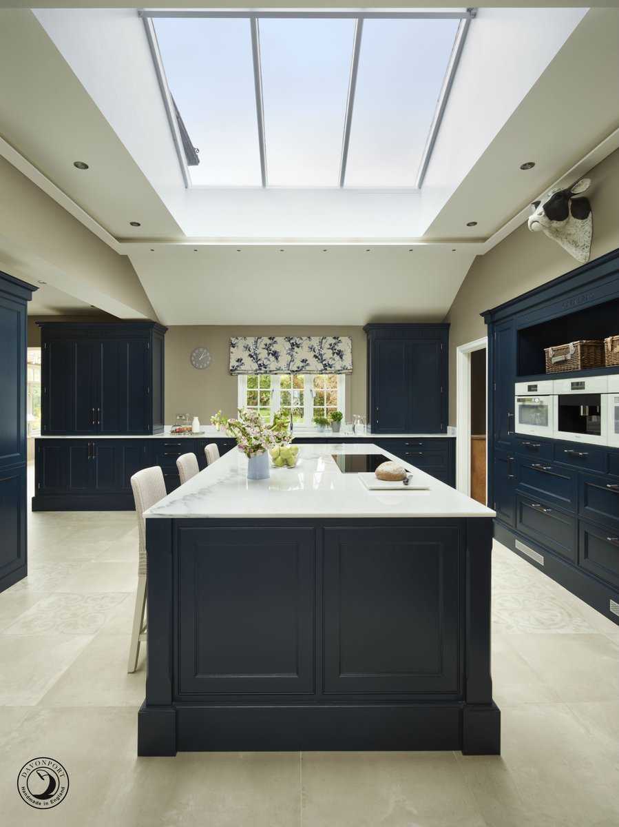 If you’re worried about a bold hue on your cabinets making the room feel cramped or dark, check out Jane’s Audley inspired #kitchen. Despite the dark blue cabinets, the kitchen feels light, airy and spacious. See more of this project here >>> bit.ly/2S2mmE4