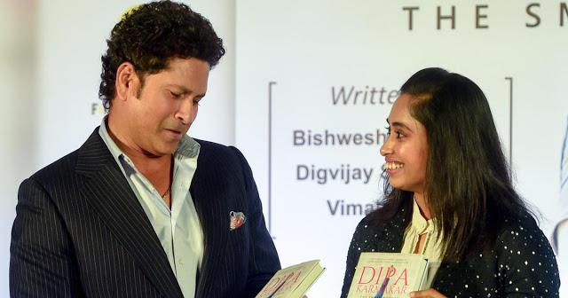 CrickeTendulkar's tweet photo. Master Blaster @sachin_rt launches autobiography of Gymnast @DipaKarmakar titled 'The Small Wonder'.
That Wonderful Smile 😍 #TheSmallWonder https://t.co/s7kGeTD8yr