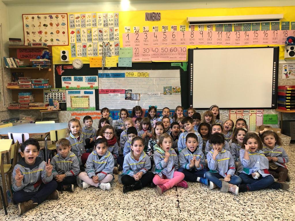 santaanahuesca's tweet photo. Nuestro #reto, realizamos una #rutinadepensamiento #comparacontrasta entre el cuento y el cómic.Y vosotros, ¿que elegís para leer?@biblioshuesca https://t.co/KzTU7Shyjo