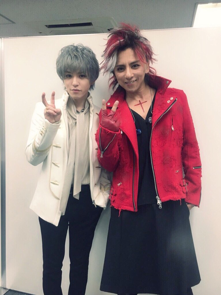 Shuta Sueyoshi a 超英雄祭終了しました 豪華キャストの方々の中でissaさんと本日リリースの Over Quartzer を初披露できたのはとても嬉しかったです 松岡充さんも優しく接して下さってオーディエンスの方々もそれぞれのファンの方なのにとても Shuta Sueyoshi a 超英雄祭終了しました 豪華キャストの方々の中でissaさんと本日リリースの Over Quartzer を初披露できたのはとても嬉しかったです 松岡充さんも優しく接して下さってオーディエンスの方々もそれぞれのファンの方なのにとても