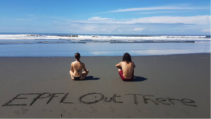 EPFL's tweet photo. Pas de neige pour ces deux étudiants en stage de Master, actuellement en Colombie pour développer un traitement pour filtrer le cyanure dans les eaux. Retrouvez leur récit sur notre blog https://t.co/lCP6XBzUMV #EPFLOutThere @epflENAC https://t.co/xyqsuAvbJV