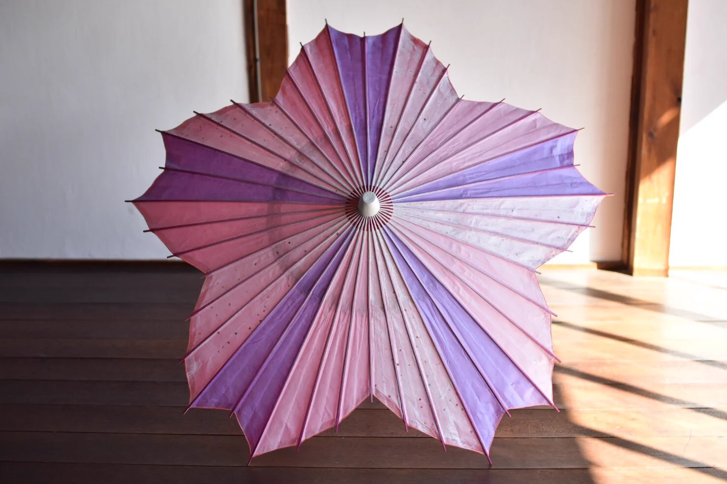 素晴らしい日本の技術！桜型の和傘を有名ハリウッド女優にプレゼント