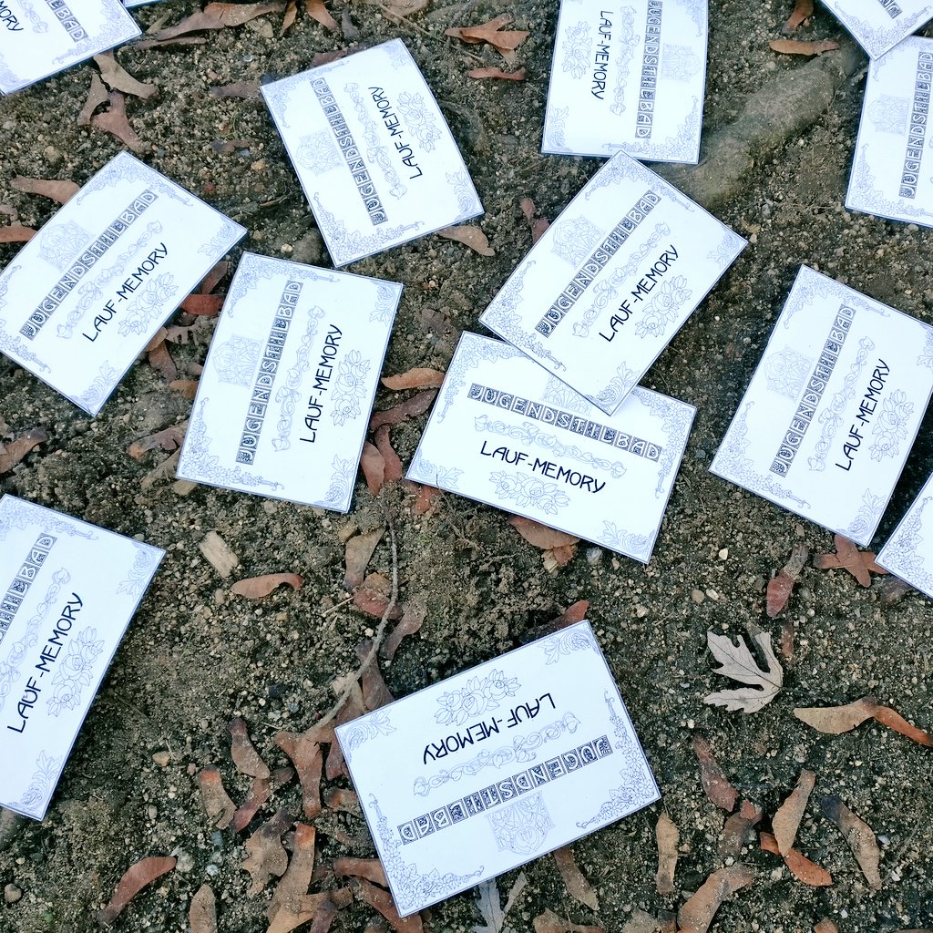 MuedeDenker's tweet photo. Trotz eisiger Kälte was fürs ❤️ - engagierte Studis meiner Übung @MachtGeschichte mit der @historia_app unterwegs auf einem selbst konzipierten #Stadtrundgang in #Darmstadt 😃 Ein Vergnügen, mitzumachen! #Versteckspiel #LaufMemory #Nilganshüpfen #Gedichtrezitation #Danke https://t.co/fhp1BNE6LO