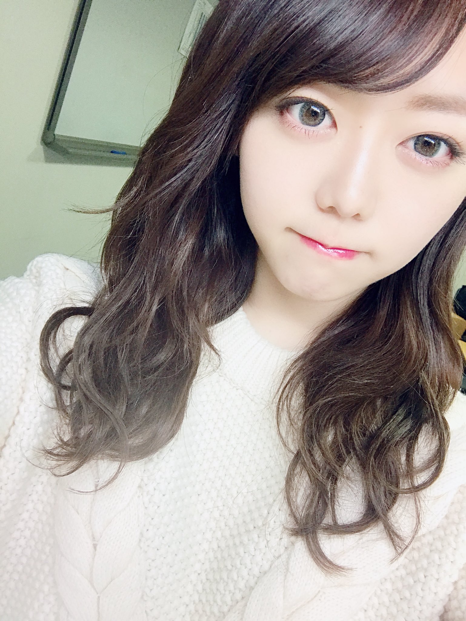 峯岸みなみ 毎日これといって何もしてないので呟くこともない さっしーがおすすめてくれたコンタクト入れたら気分上がった T Co Aniomptylz Twitter