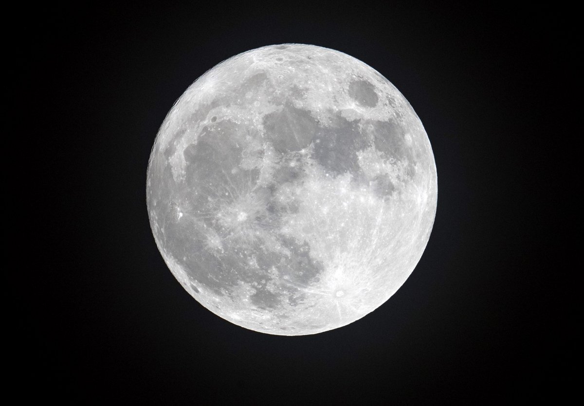 TptJournal's tweet photo. Can you solve this #FermiQuestion from our Jan. issue? China is planning to launch an artificial moon to help illuminate a city at night. How big a satellite would be needed to provide as much illumination as a full moon? #physicsteacher https://t.co/CdtXlxhj9M