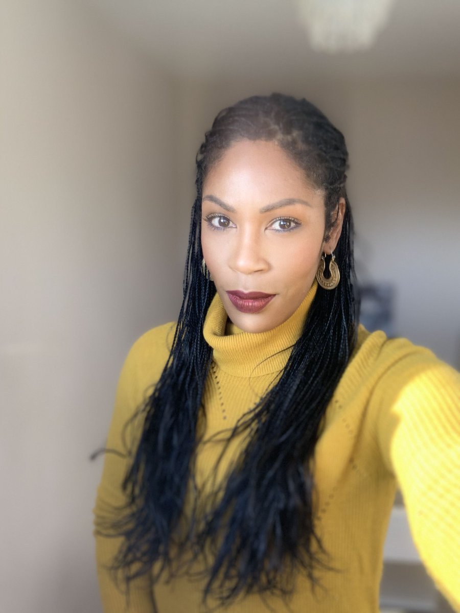 bbnaturalsuk's tweet image. Face is (daytime)beaaaaaaTTT 😆. #microbraids are on-point. Now I just need to clean my scalp tonight. Shall I post this process on Instagram 👀?

#microbraidmaintenance #microbraidstyle #cleanseyourscalp #locitinmoisturespray #naturalhairstyles #naturallyshesdope