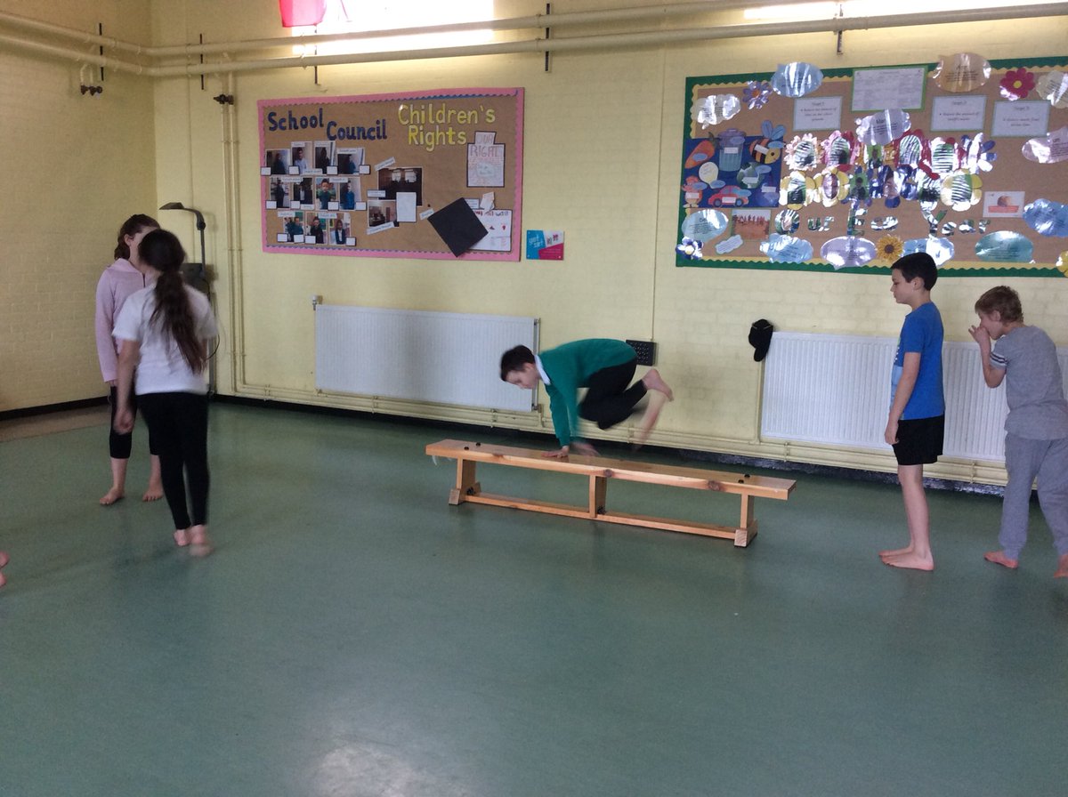 Springwood_Prm's tweet image. This afternoon #SpringConwy are putting movement and balance together using the benches #SpringPE