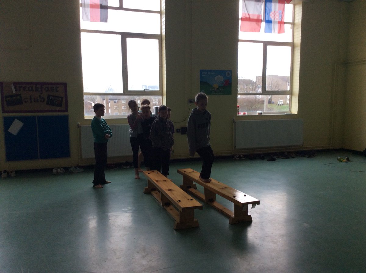 Springwood_Prm's tweet image. This afternoon #SpringConwy are putting movement and balance together using the benches #SpringPE