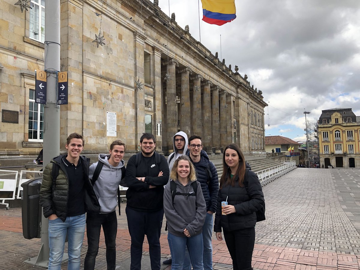 santotobogota's tweet photo. Tour vive Bogotá con los #Neotomasinos de intercambio #santotointernacional 🌎 https://t.co/Yz4QoyotVx