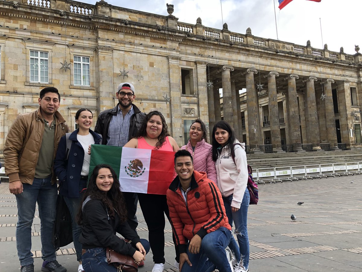 santotobogota's tweet photo. Tour vive Bogotá con los #Neotomasinos de intercambio #santotointernacional 🌎 https://t.co/Yz4QoyotVx