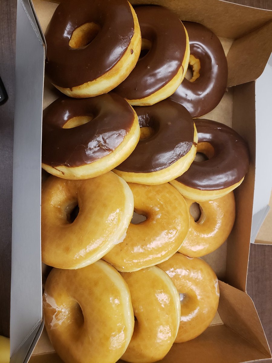 Gatewood_Gators's tweet photo. Thank you, PTA, for the tasty donuts! https://t.co/JNgrOU6VJi