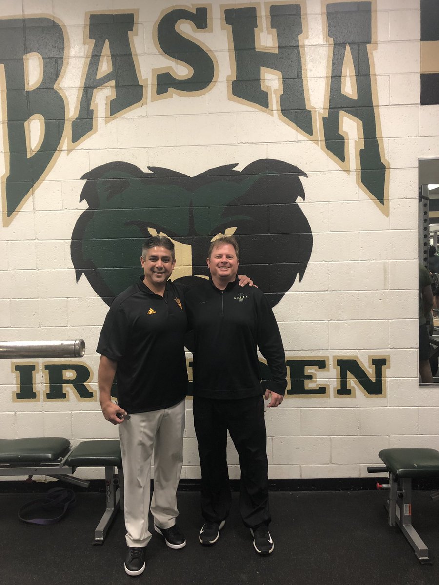 coachcmcdonald's tweet photo. Thanks to my man Coach @aguanos from ASU for coming by during our zero hour workout!! Showing that same work ethic that helped him build a great high school program here in Chandler. #workwhileotherssleep #ForksUp https://t.co/t07HZddZxa