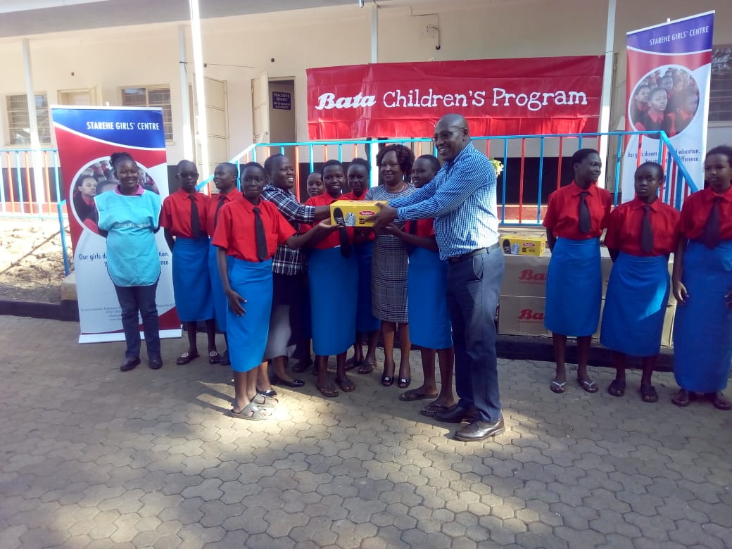 StareheGirls's tweet photo. It was a good day at the beginning of last week when the newly admitted Form Ones received their shoes from Bata. They were very happy and could not wait to be in their full school uniform! #Redandblue #andblack #Grateful #FormOnes #shoes #education #highschool #TheStareheWay https://t.co/0T1y8xViSb
