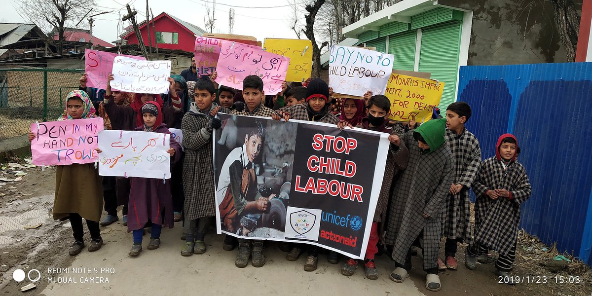 CFSKashmir's tweet photo. Campaigning on Child Labour by Children of CFS Padgampora held at Padgampora, Awantipora.@ActionAidIndia @UNICEFIndia https://t.co/xKny2gtwG9