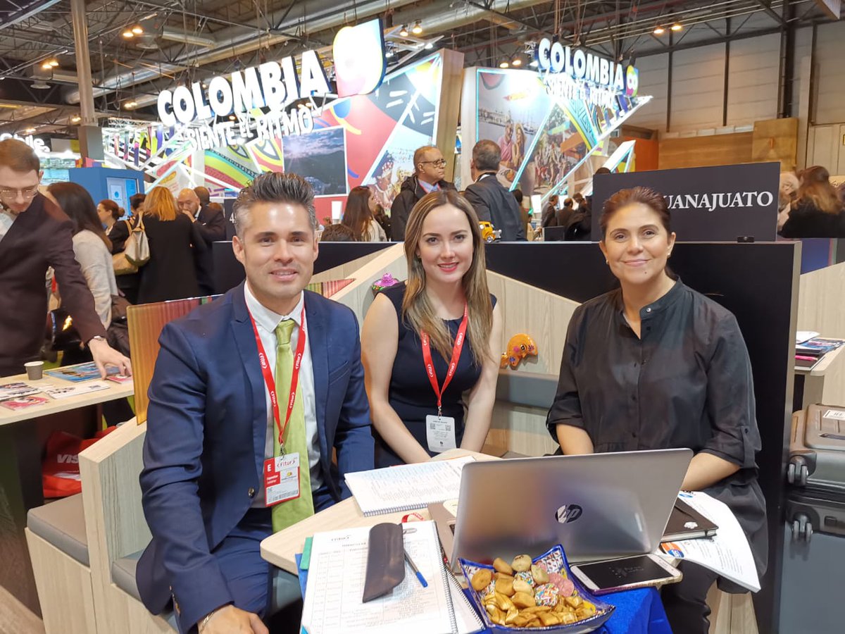 turismogobgente's tweet photo. Los directores de Relaciones Públicas y Mercadotecnia de #Sectur @VelaMaricarmen y @JorgeCabrejos (respectivamente) junto con la Secretaria Teresa Matamoros Montes atienden citas y entrevistas con el sector #Turismo Internacional en @fitur_madrid
#GTOenFITUR2019 #Fitur2019 https://t.co/d8zU4XlbMG