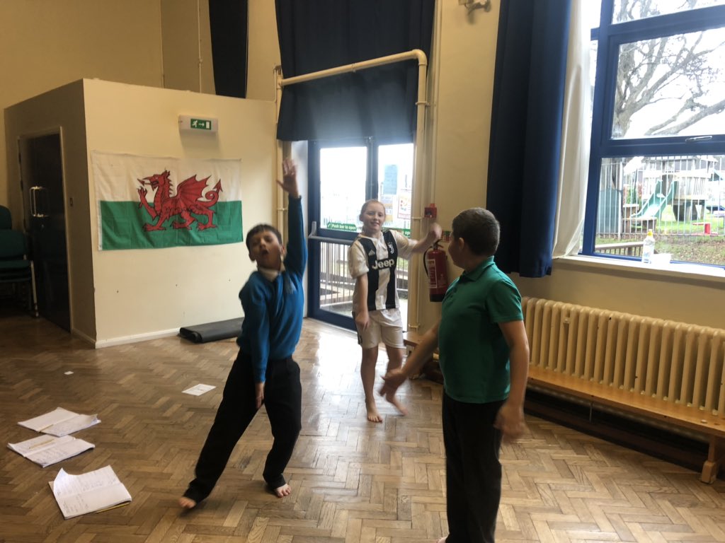 GreenwayPrimary's tweet image. Circuits for Year 5 in PE this afternoon. Let’s raise that heart rate.  #SpottedDog #SpeedBounce #StepUps #ShuttleRuns