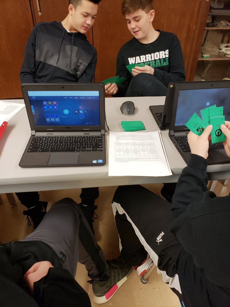 BarronScience's tweet image. Quarks and leptons are way more interesting when playing the Standard Model card game! The competition is getting fierce! @Woodridge68 @JeffersonJH68 #innovate68