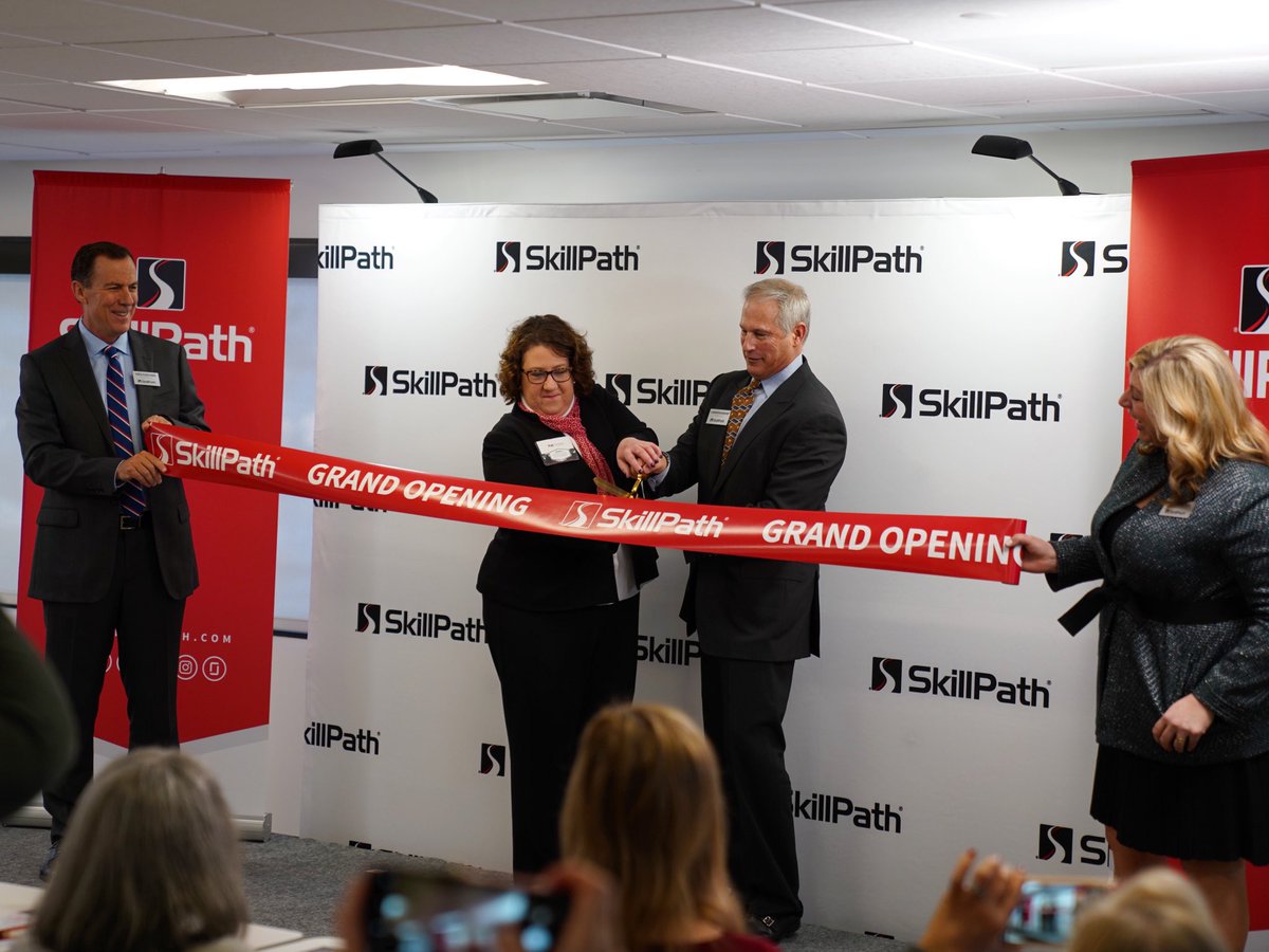 SkillPath's tweet image. Sneak peek of the ribbon cutting ceremony by @GracelandU President, @GracelandUPres , and SkillPath CEO, @CameronBishopKC, for the @SkillPath Center for Professional Development! 

#creativekc #skillpathcenter #ribboncutting #grandopening