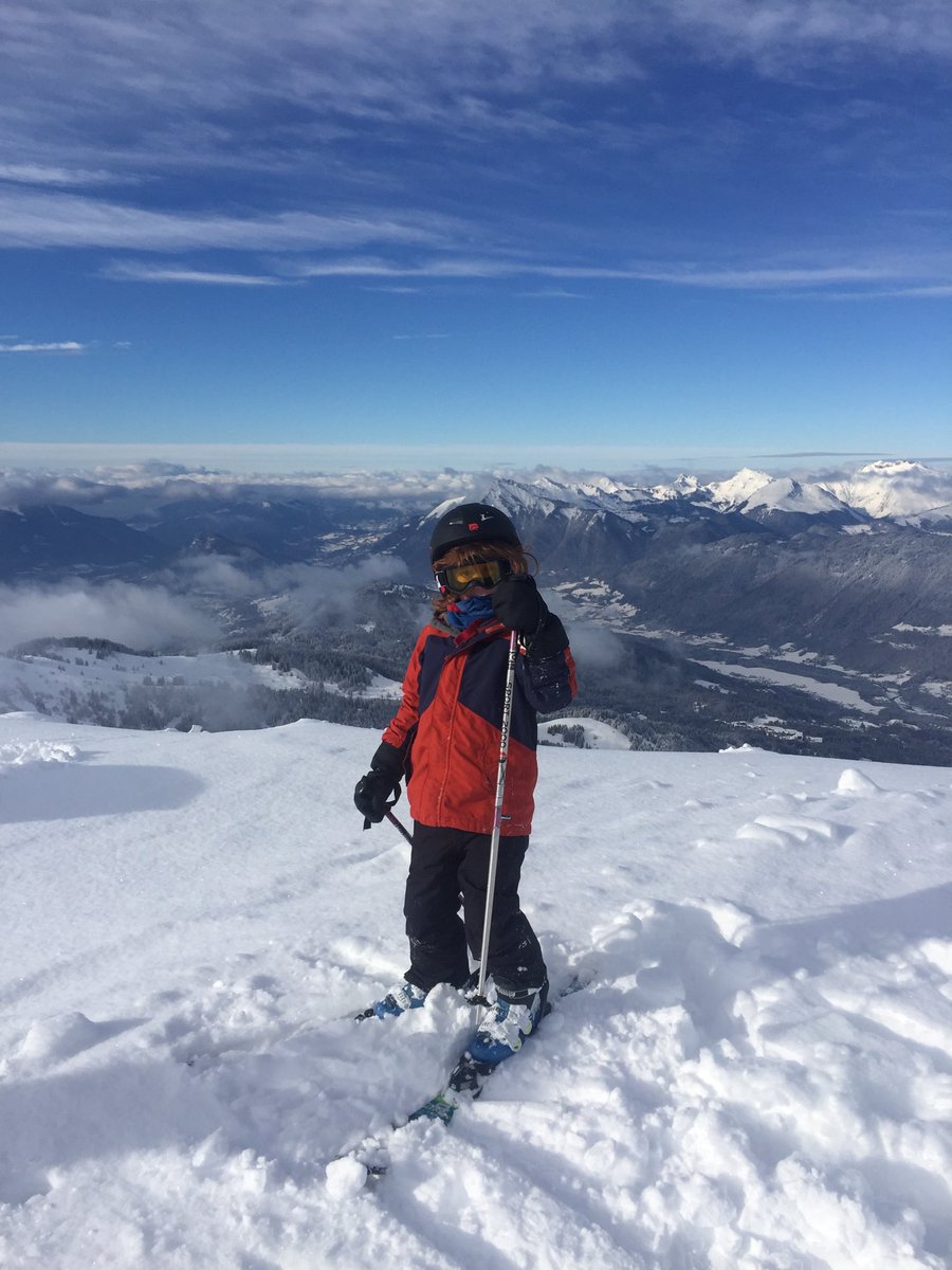 HarveyJWade's tweet photo. At the top of the world in Samoens ⁦@PeakRetreats⁩ #SnowSnaps https://t.co/ZHrTjDtkP8