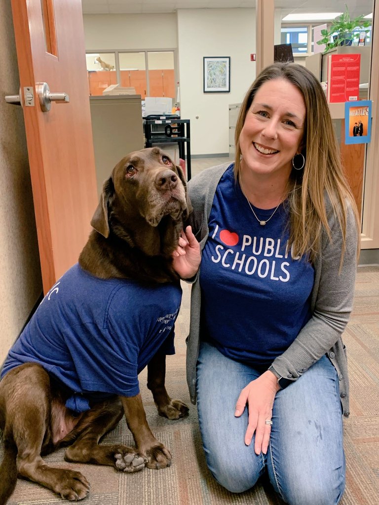 MPS_Beadle's tweet photo. Even Macy loves public schools! #TherapyDog #ILovePublicSchools #Proud2bBMS #Proud2bMPS @NElovesPS https://t.co/6hlxni8lon