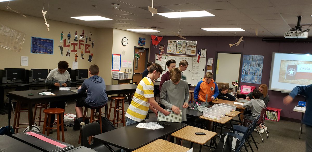 MJHBearsPLTW's tweet image. Mechanisms week in GTE! Love watching Ss learn as they build! #noinstructions #problemsolvers @mjhsbears @mhs_pltw