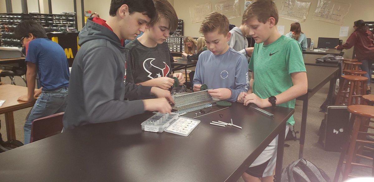 MJHBearsPLTW's tweet image. Mechanisms week in GTE! Love watching Ss learn as they build! #noinstructions #problemsolvers @mjhsbears @mhs_pltw