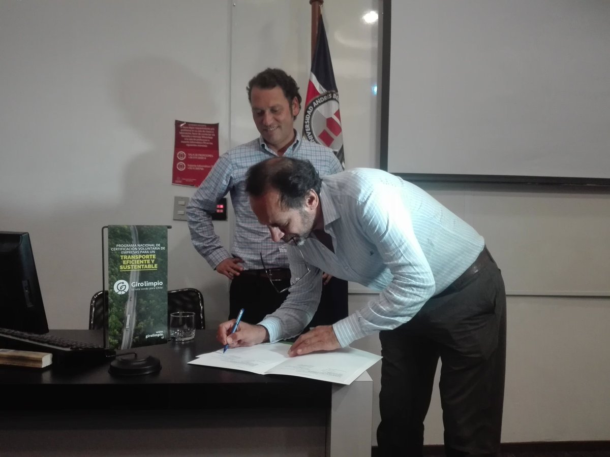 <a href="/ccu_cl/">CCU</a> formaliza su compromiso por un transporte verde para Chile #GiroLimpio 👏👏👏