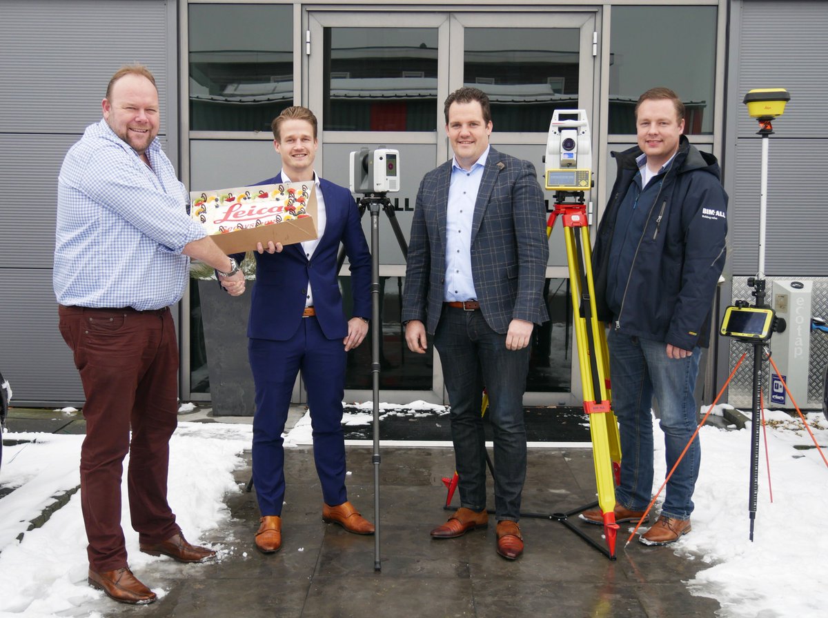 #Leica bedankt voor de levering van de 3D-laserscanner, Total Station en de GPS. Mooie apparatuur om 2019 mee te starten.(Namens het gehele team Brevo Group B.V., bedankt voor de taart) #RTC360 #ICR80 #GPS70t
