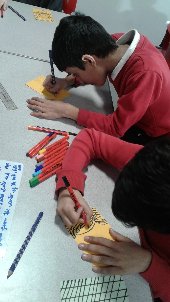 MrsRoyalKMPA's tweet image. So much creativity and concentration #leaves #3dtree #libraryproject
