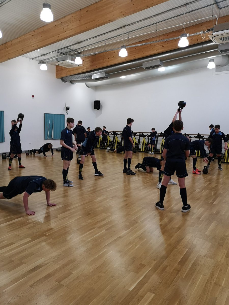 WCSAPE's tweet image. Year 8s undertaking some CrossFit and absolutely loving it. Well done gents! #forgingmachines @NevilleColes @WorleSchool
